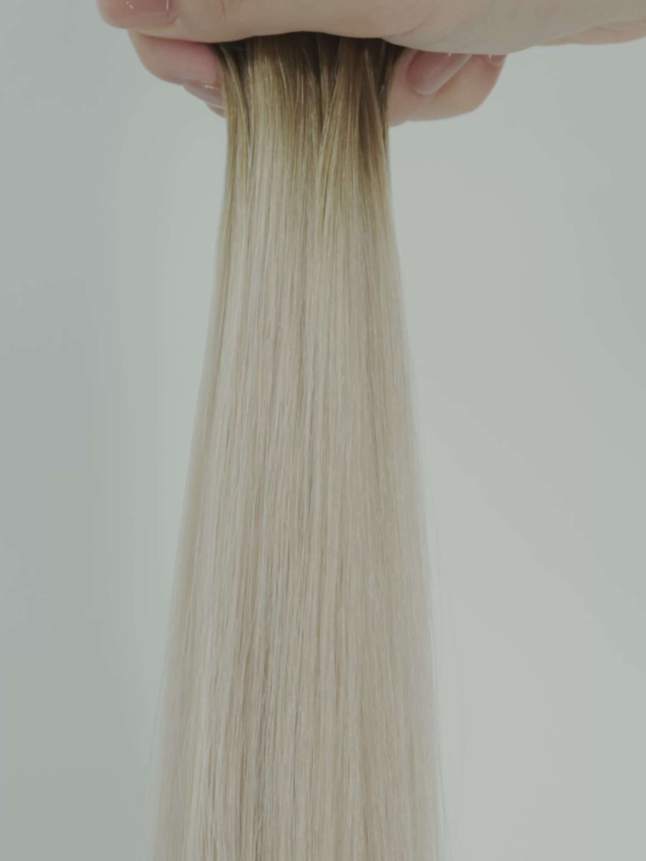 R18/60 rooted dunkelnaturblond asch & aschblond, rooted R18/60 dark natural ash blonde & ash blonde, rooted R18/60 blond foncé naturel cendré & blond cendré